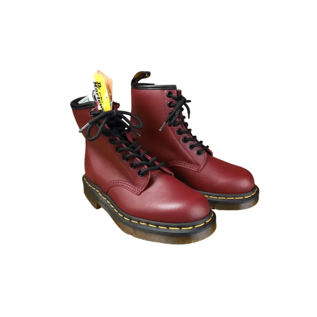 [CALMAROPEN BOXRED] Dr. Martens 8 Eye Steel Toe Maroon – Botas resistentes y con estilo